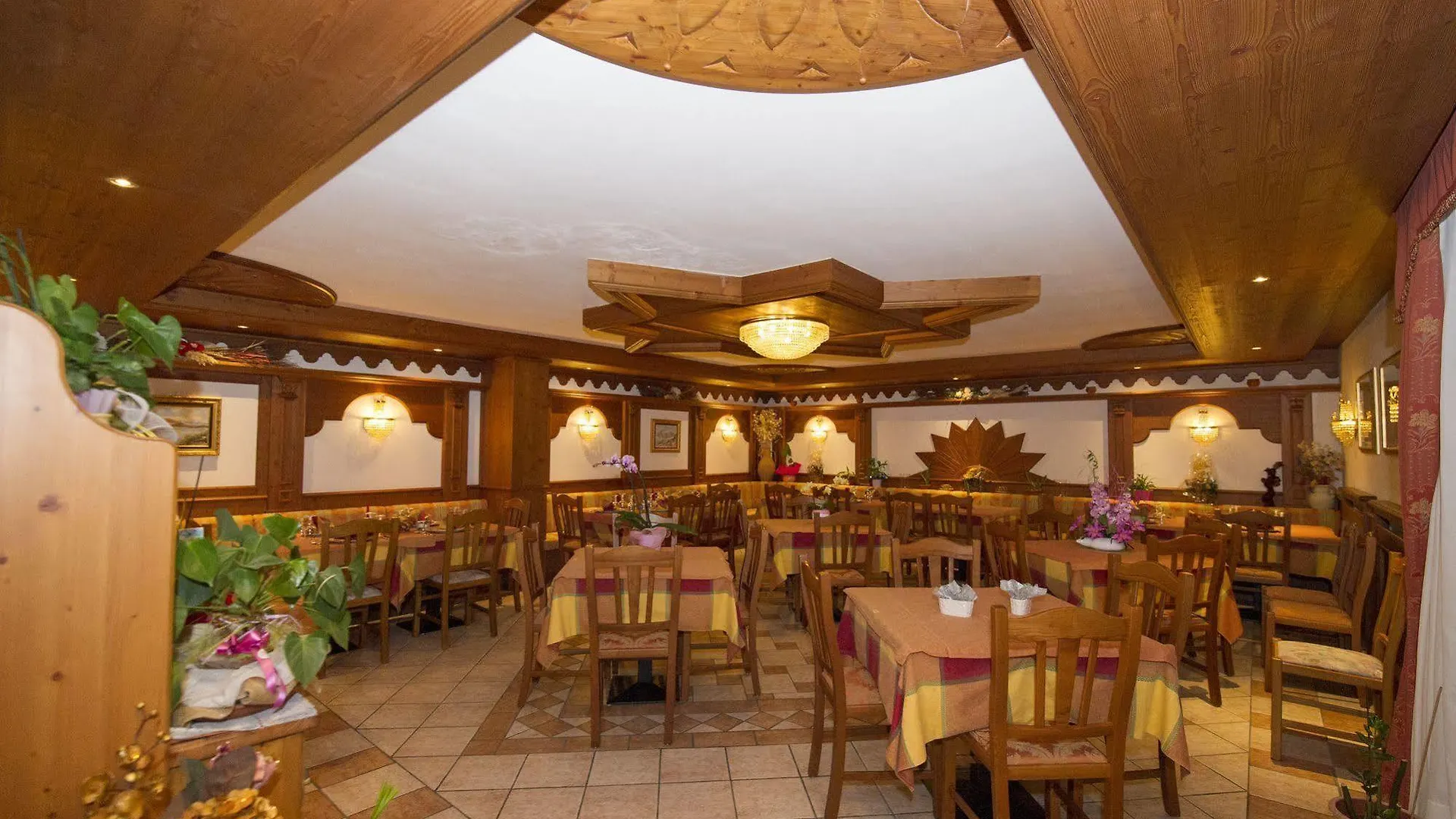 Hotel Orchidea Passo del Tonale 3*,  Italy